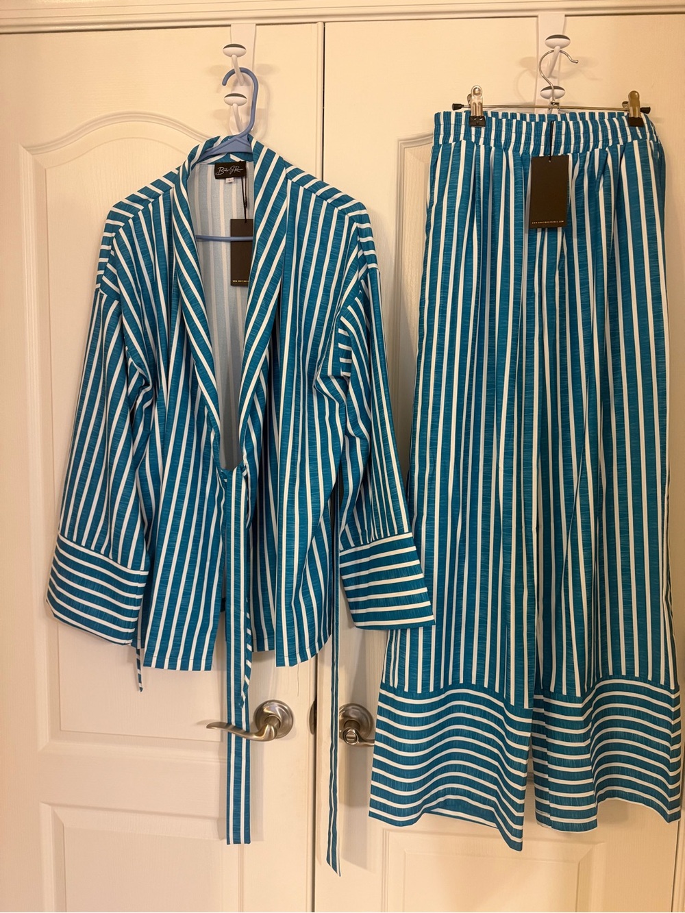 Striped Teal & White Women’s Jacket and Wide-Leg Pants Set with belt closure NWT